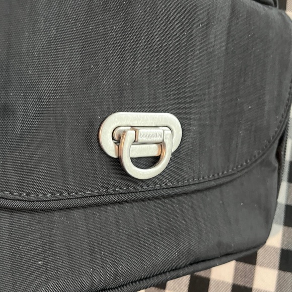 Baggallini Coastal Flip Lock Camera Crossbody Bag in black nylon. RFID - Picture 2 of 7